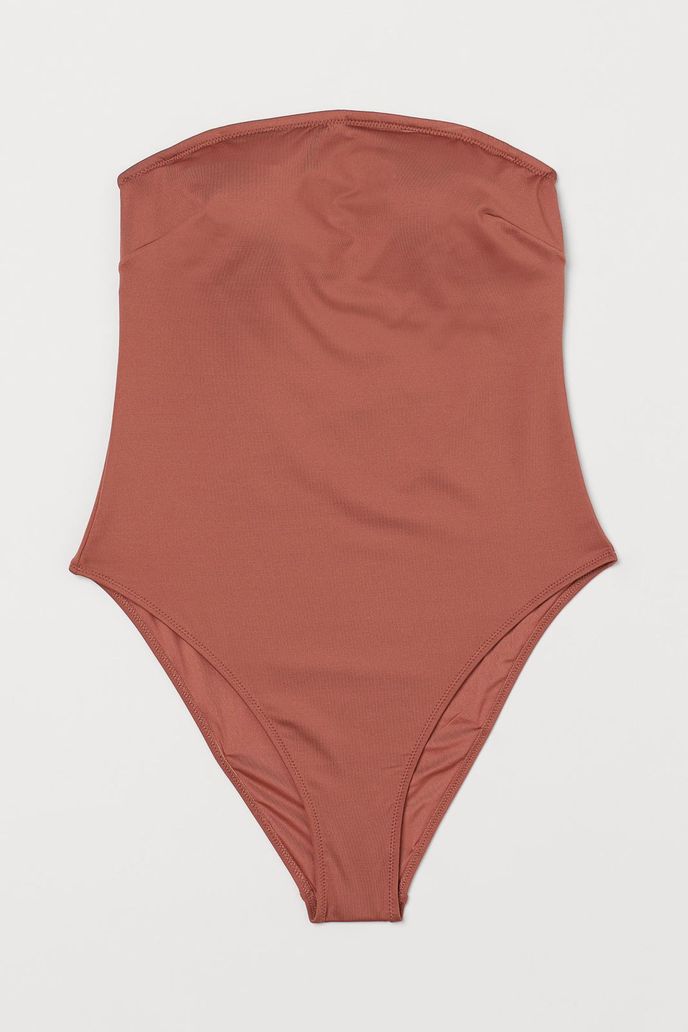 Jednodílné plavky bez ramínek, H&M, 399 Kč Jednodílné plavky bez ramínek, H&M, 399 Kč