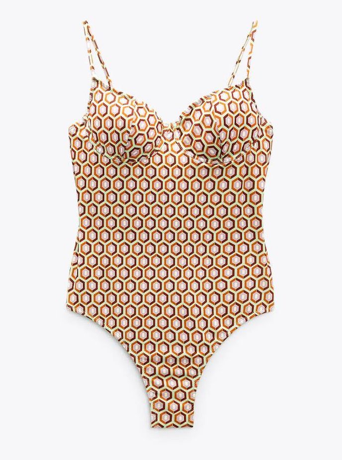Plavky s geometrickým potiskem, Zara, 599 Kč Plavky s geometrickým potiskem, Zara, 599 Kč