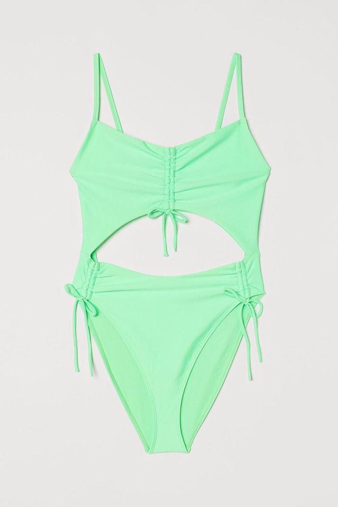 Plavky s průstřihem, H&M, 599 Kč Plavky s průstřihem, H&M, 599 Kč