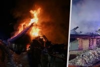 Ničivý požár rodinného domu na Jablonecku: Zraněného ve vážném stavu musel přepravit vrtulník