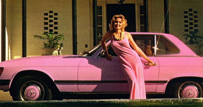 Cyndi Wood a Mercedes-Benz 450 SL (1974)