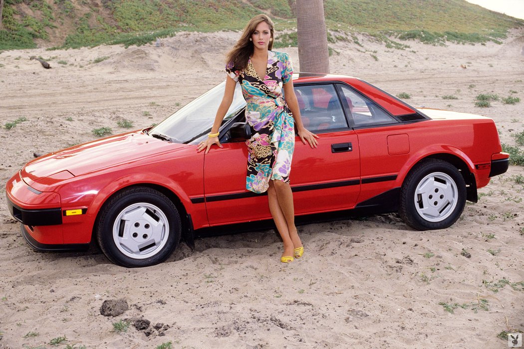 Karen Velez a Toyota MR2 (1985)