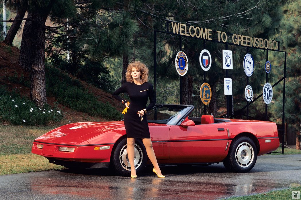 Donna Edmonson a Chevrolet Corvette (1987)