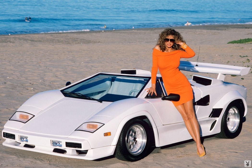 India Allen a California Countach Roadster (1988)