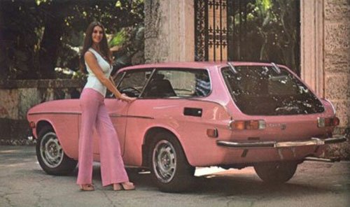 Marilyn Cole a Volvo 1800 ES (1973)