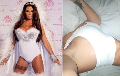 Playmate Katie Price pózuje i v nemocnici. Chlubí se vosím pasem... a holým zadkem!