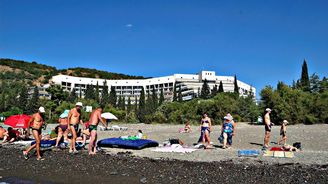 Putin přijel na Krym, svou cestou chce podpořit uvadající turistiku Putin přijel na Krym, svou cestou chce podpořit uvadající turistiku
