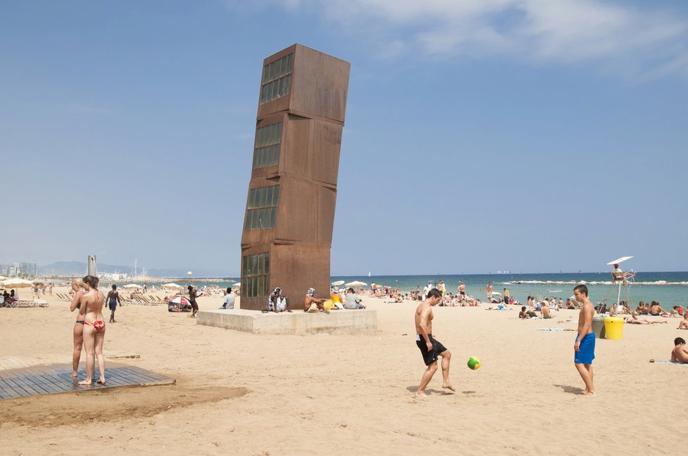 Pláž Barceloneta ve španělské Barceloně