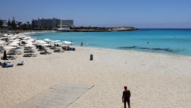 Na pláže Kypru se pomalu ale jistě vrací život. (9.6.2020)