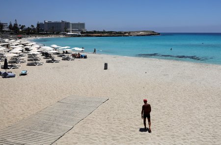 Na pláže Kypru se pomalu ale jistě vrací život. (9.6.2020)