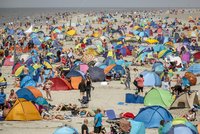 Poslanci podpořili plné odškodnění dovolenkářů. Cestovky hrozí žalobou