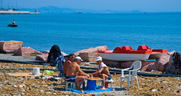 Jak reklamovat špinavý pokoj, plesnivou koupelnu a neexistující pláž? Poradí odborník na chatu