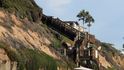 Tragédie na oblíbené pláži v Kalifornii u San Diega: Sesuv útesu zabil tři lidi (2. 8. 2019)