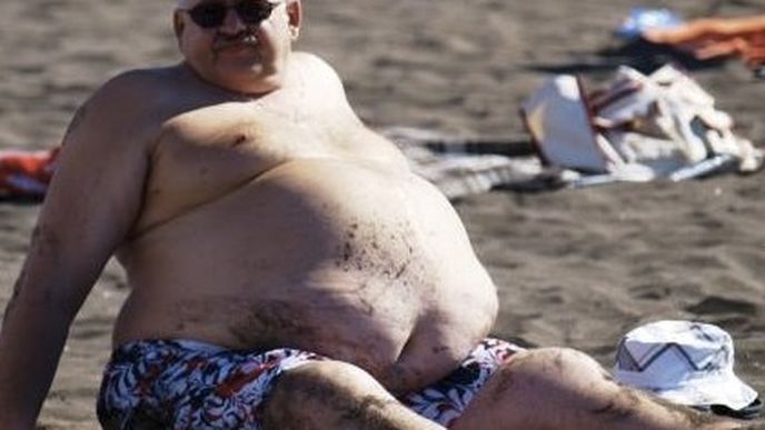 Po burkinách přijdou obézní muži?
