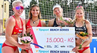 Beachvolejbalistky Kubíčková s Kvapilovou zvítězily na Strahově a dělí se o celkový triumf