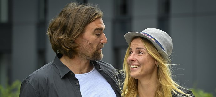 Plážová volejbalistka Markéta Nausch Sluková a její manžel a trenér Simon Nausch