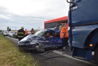 Tragédie na Mladoboleslavsku: Po střetu s kamionem zemřela řidička