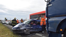 Tragédie na Mladoboleslavsku: Po střetu s kamionem zemřela řidička