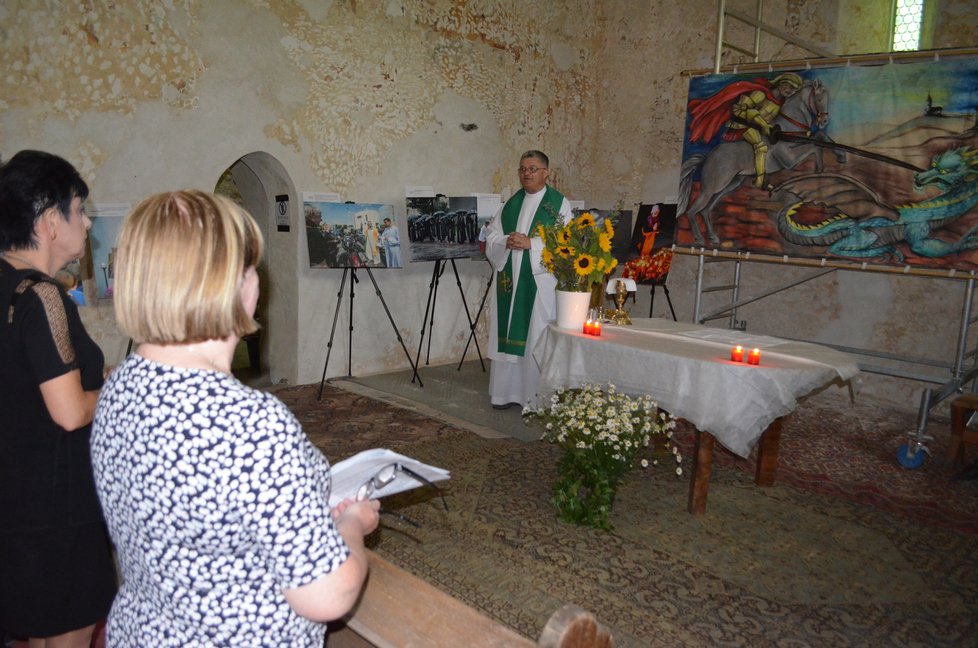 První mši od roku 1945 celebroval v kostele farář Jan Plaček z Moravské Ostravy.