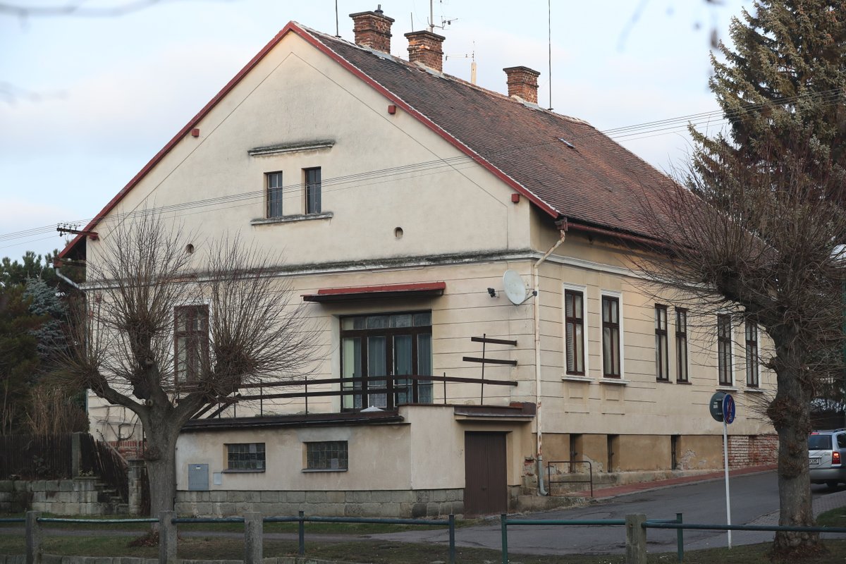 PŘED Takhle dům vypadal, když ho Lucie od členů rodiny odkoupila.