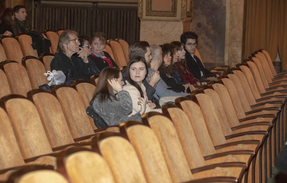 Na premiéru posledního filmu Lucky nepřišlo moc lidí.