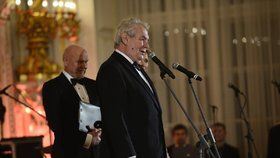Prezident Zeman zahájil 1. reprezentační ples.