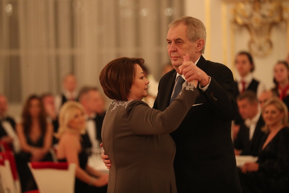 Miloš Zeman na pátém charitativním plese se svou ženou Ivanou (10.1.2019)