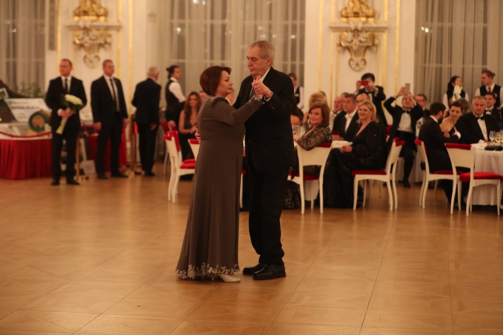 Miloš Zeman na pátém charitativním plese se svou ženou Ivanou (10.1.2019)