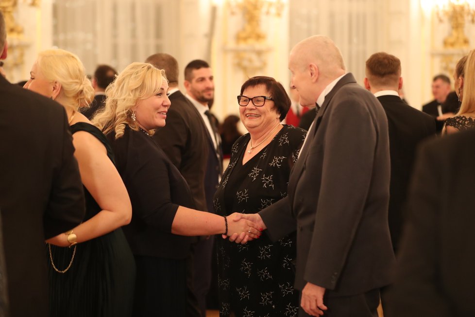 Charitativní ples Hradu 2020: Ministryně Klára Dostálová (ANO) a Marie Benešová (za ANO) (10. 1. 2020)