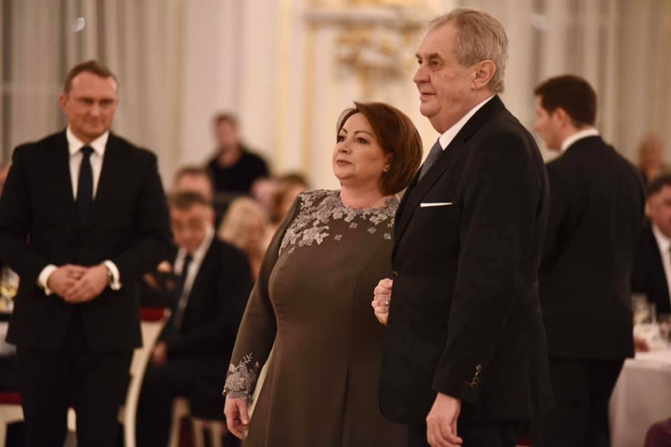 Prezidentský tanec Miloše Zemana s jeho ženou Ivanou (10. 1. 2020)