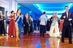 Na parketu tančí Roman Vojtek s přítelkyní a mistři republiky ve standardních tancích David Odstrčil a Tara Bohak.
