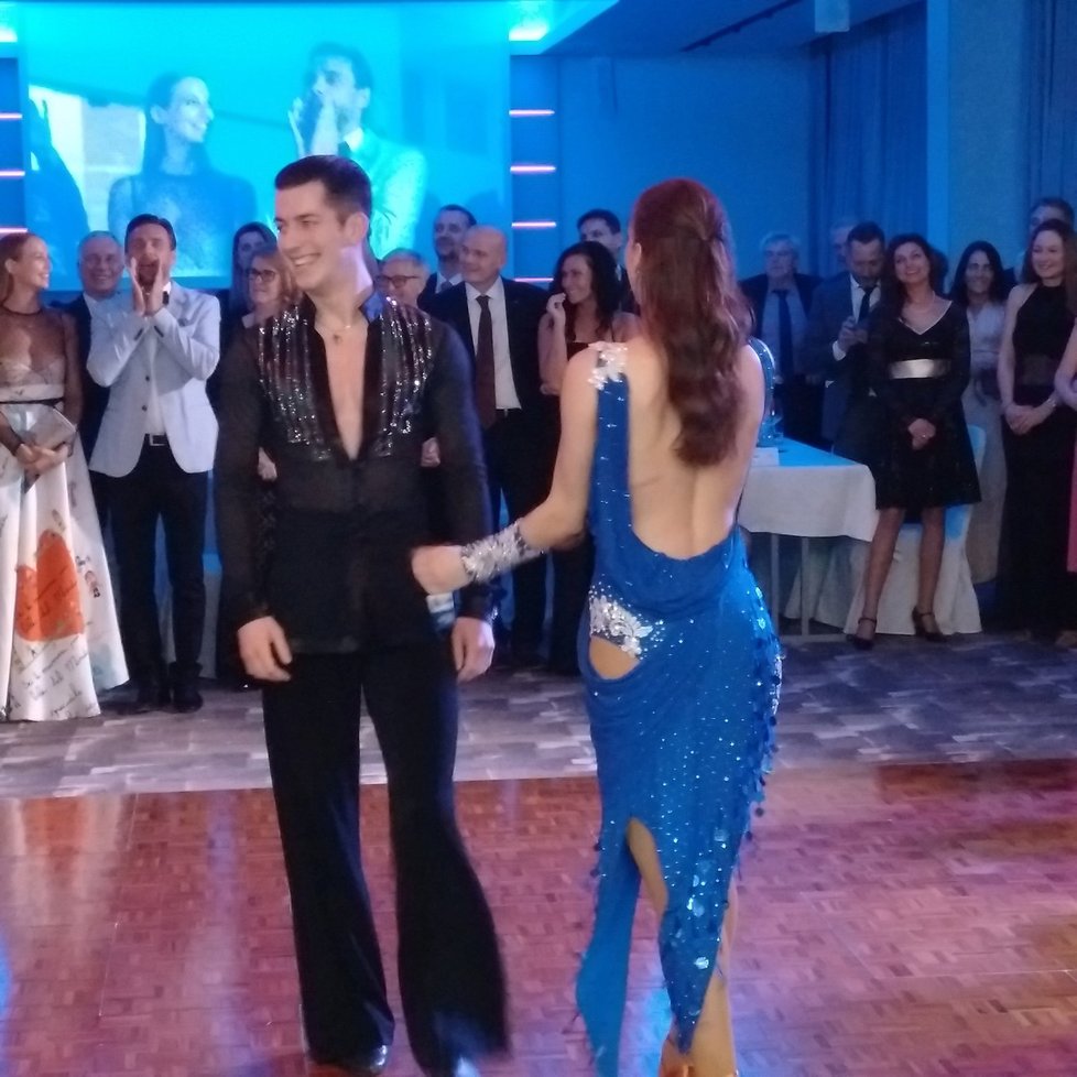 Mistři republiky ve standardních tancích David Odstrčil a Tara Bohak.