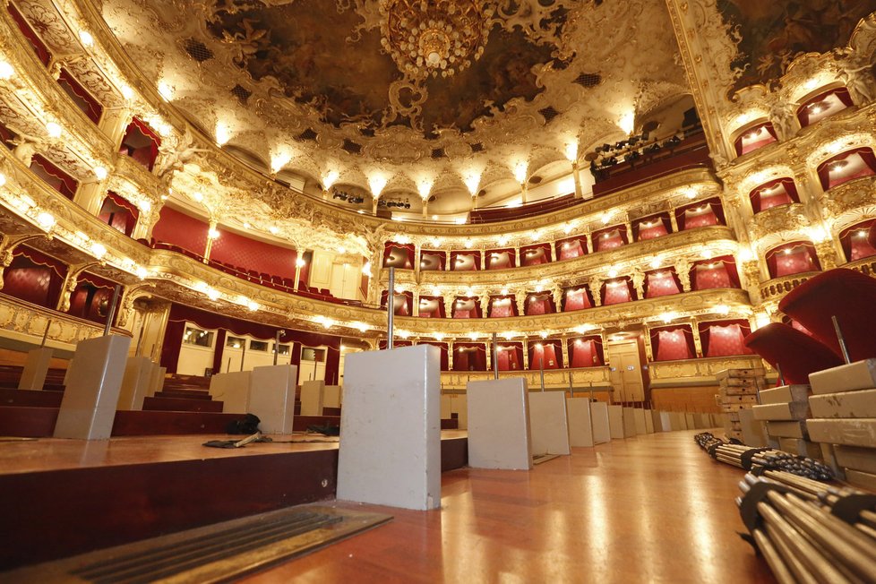 Přestavba Státní opery kvůli Plesu v opeře