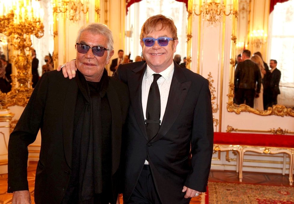 Elton John se slavným návrhářem Robertem Cavalli