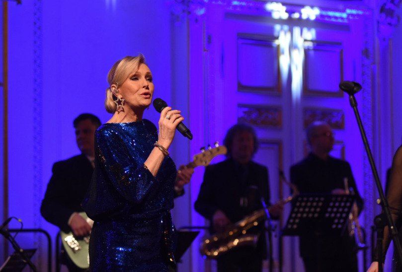 Zpěvačka Helena Vondráčková (72) na pátém charitativním plesu na Hradě (11.1.2020)