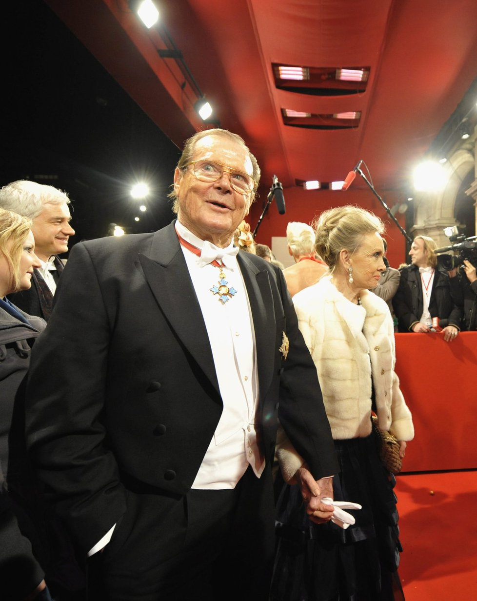 Roger Moore byl jednou z hvězd Vídeňského plesu