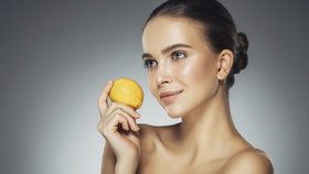 Zázrak pro pleť jménem vitamin C: Zpomalujte tvorbu vrásek i pigmentových skvrn