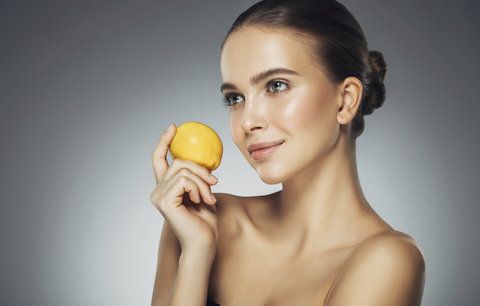 Zázrak pro pleť jménem vitamin C: Zpomalí tvorbu vrásek i pigmentových skvrn