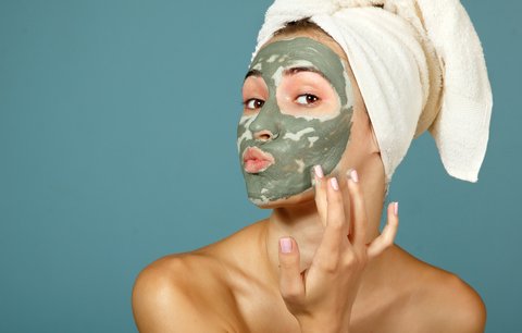 Dejte pleti vláhu: Nejlepší domácí masky pro vysušenou pokožku