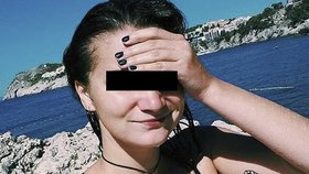 Při nehodě kapely Plexis zemřela krásná Olga (†22).