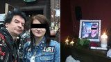 Písničky, lampiony i jamování: Kamarádi se rozloučili s Olgou, rodina ji pohřbila v Irkutsku