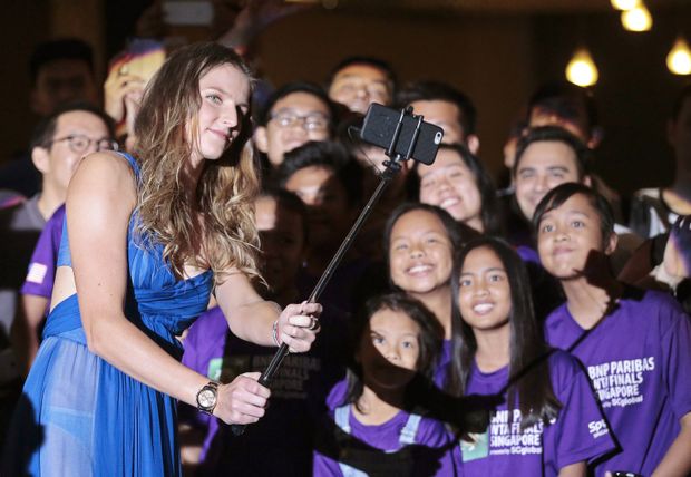 Karolína Plíšková s fanoušky Karolína Plíšková s fanoušky