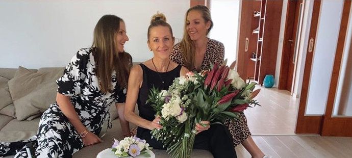 Sestry Plíškovy oslavily s maminkou její 50.narozeniny
