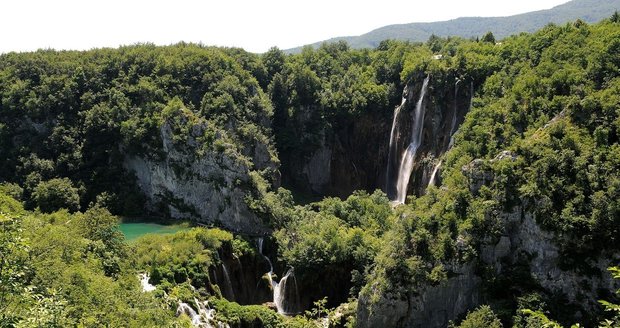 Slovenská turistka zahynula v chorvatském Národním parku Plitvice po pádu z výšky 70 metrů.