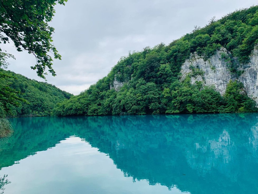 Plitvická jezera v Chorvatsku jsou turistickým rájem.