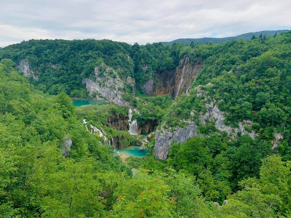 Plitvická jezera v Chorvatsku jsou turistickým rájem.