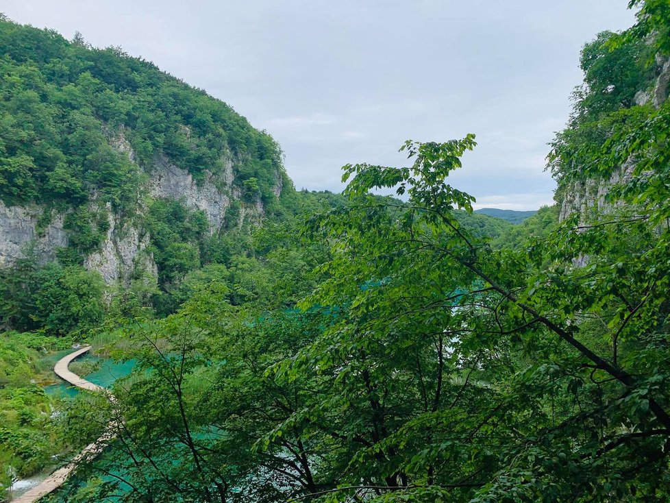 Plitvická jezera v Chorvatsku jsou turistickým rájem.