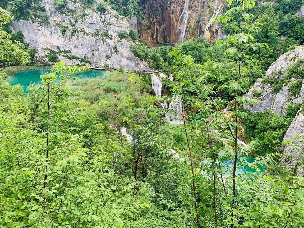 Plitvická jezera v Chorvatsku jsou turistickým rájem.