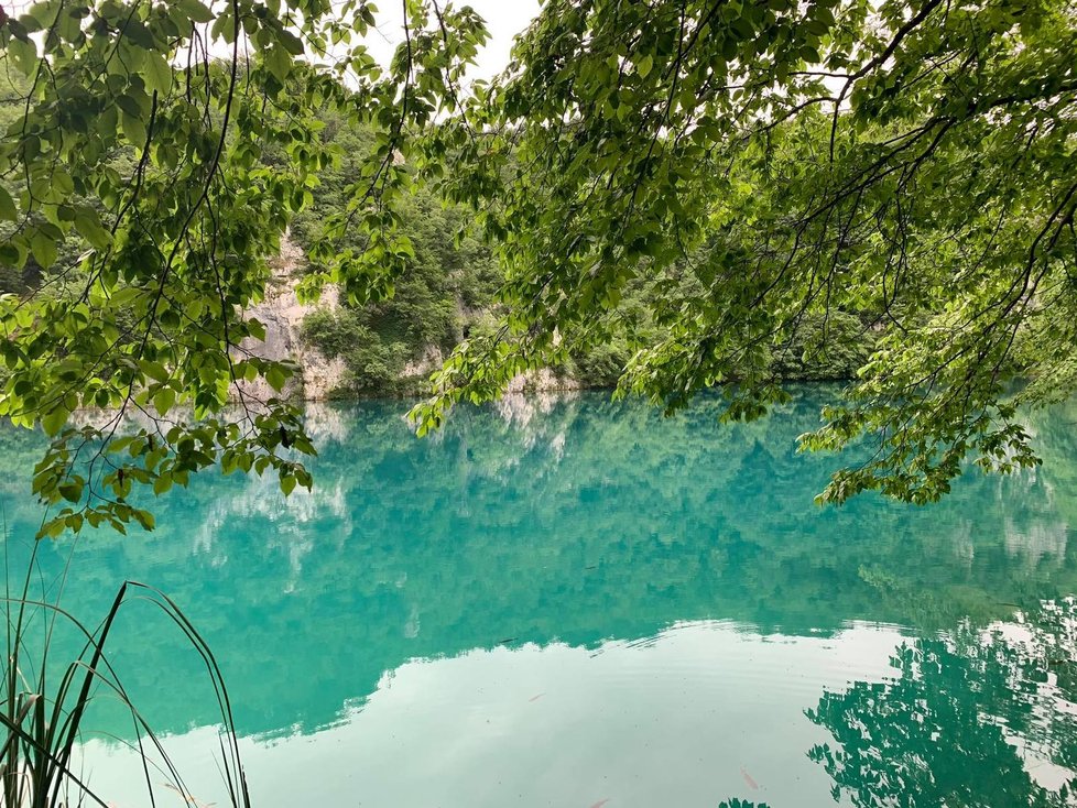 Plitvická jezera v Chorvatsku jsou turistickým rájem.