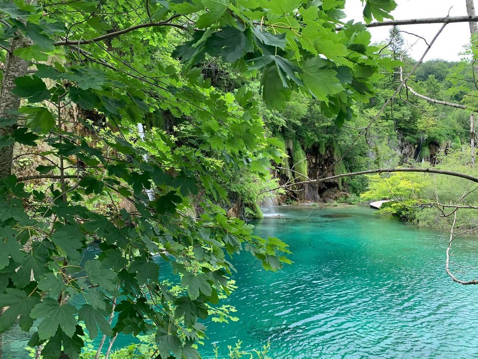 Plitvická jezera v Chorvatsku jsou turistickým rájem.